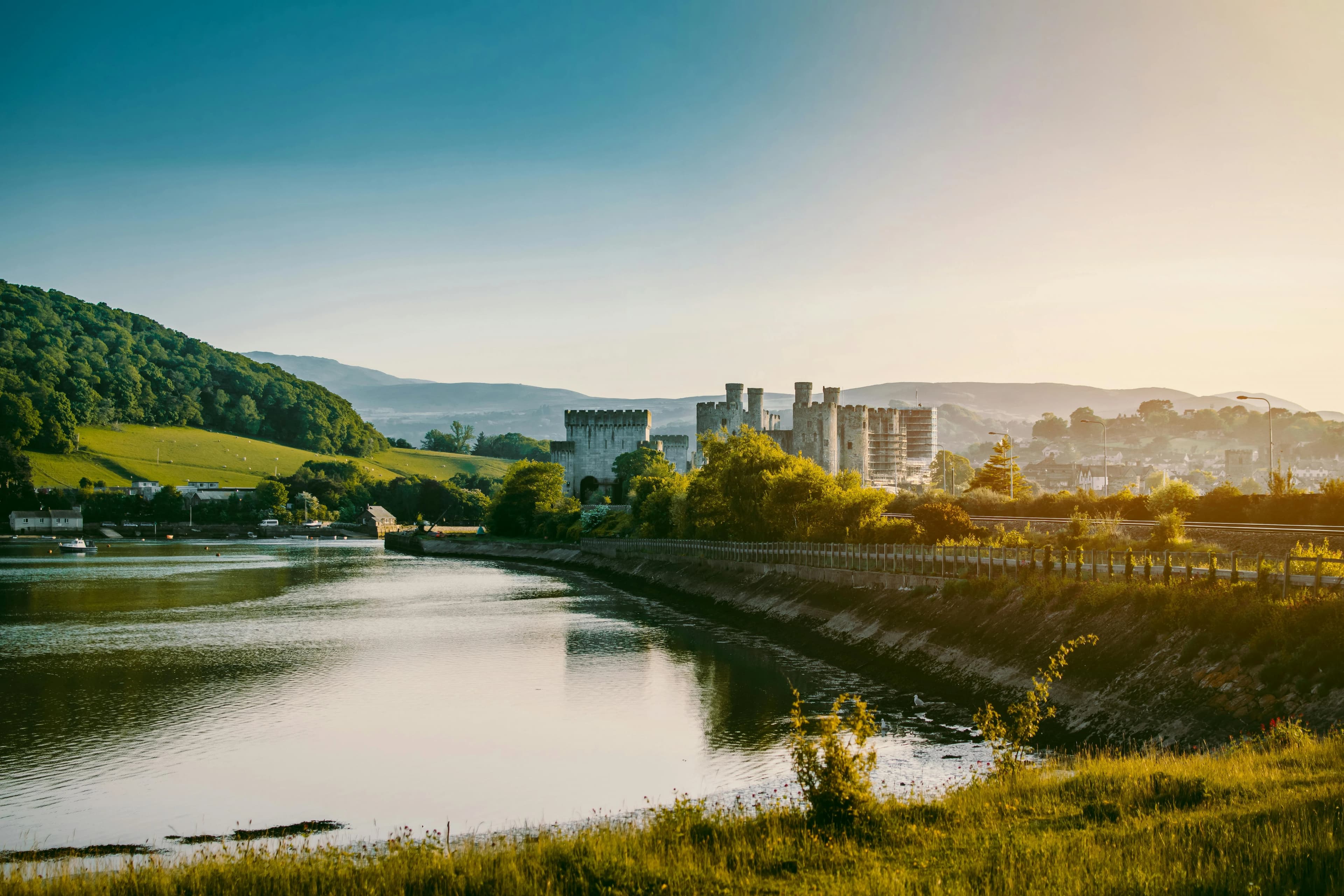 Preview for How to Give a Compliment in Welsh: Flattery the Celtic Way